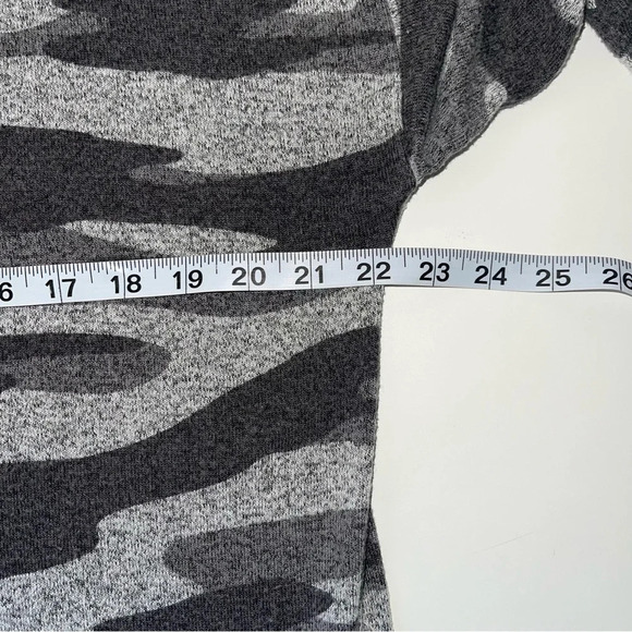 Maurices Gray Camo Brushed Straight Hem Pullover Plush Top Medium Women’s - Picture 7 of 11